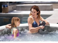 Intex Pure Spa Greywood Deluxe Opblaasbare Spa - 4 Persoons 17 Intex Pure Spa Greywood Deluxe Opblaasbare Spa - 4 Persoons -Zwembaduitrustings Winkel 28442 inuse2 2020 300 1